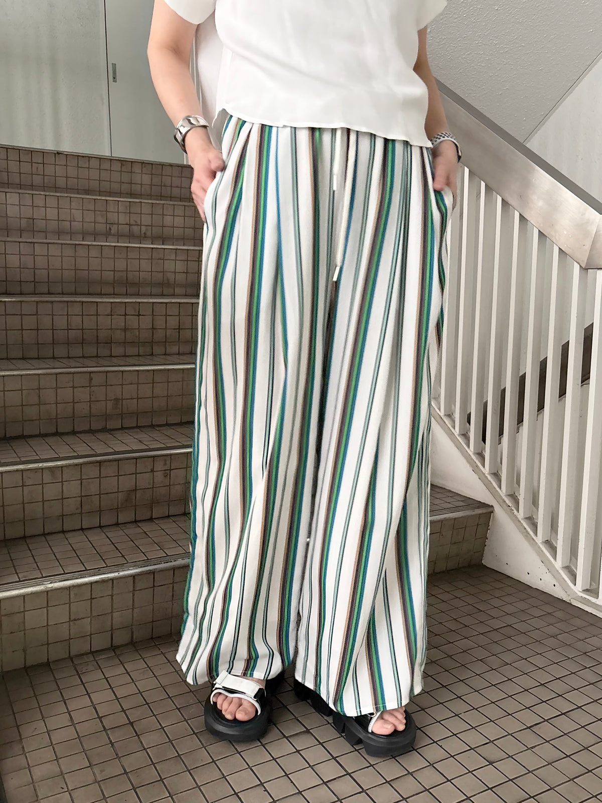 マルチストライプダブルウエストタックパンツ