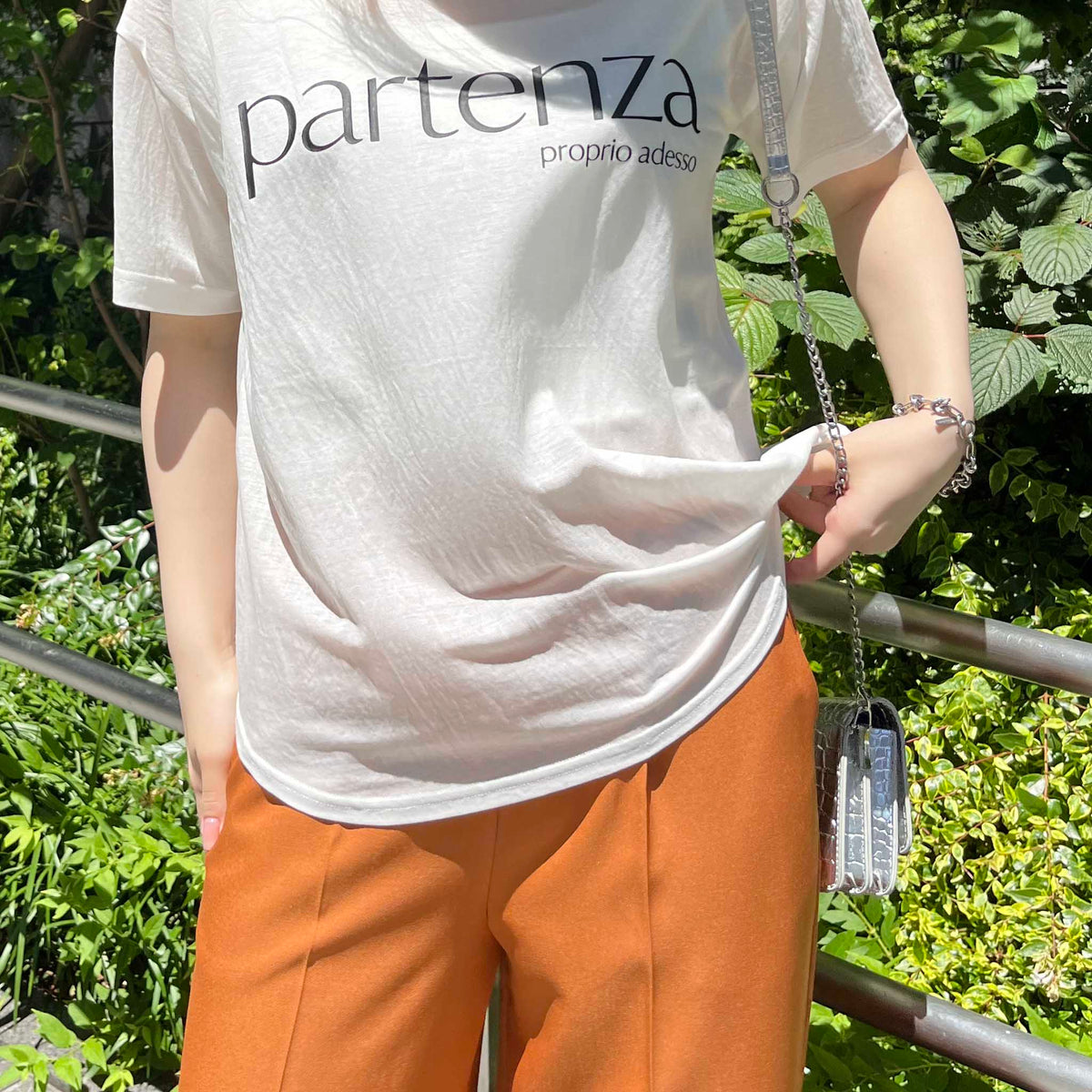 Anna kerry (アンナケリー)ロゴプリントTシャツ 85242937
