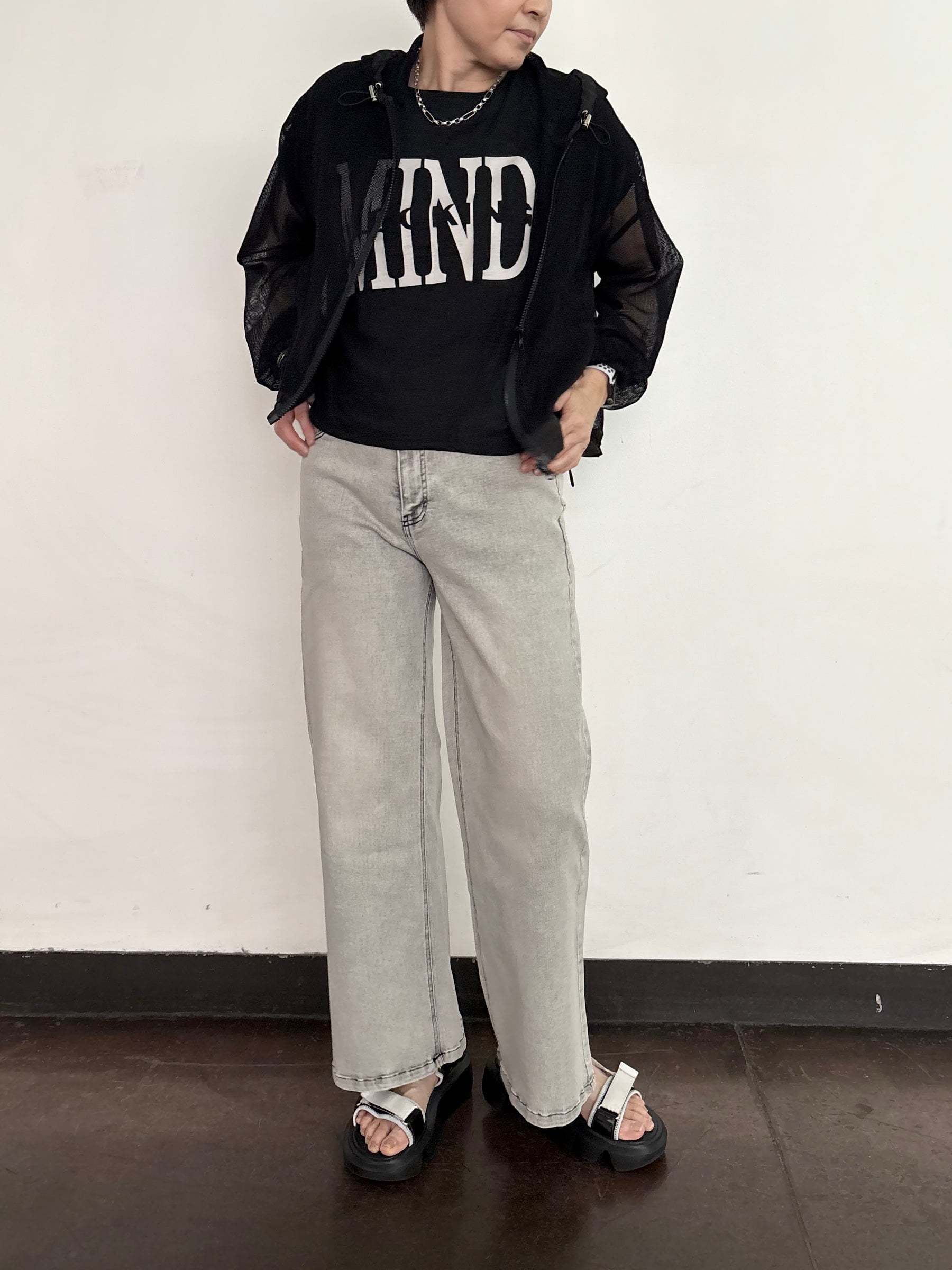 肩タックドレープロゴTシャツ