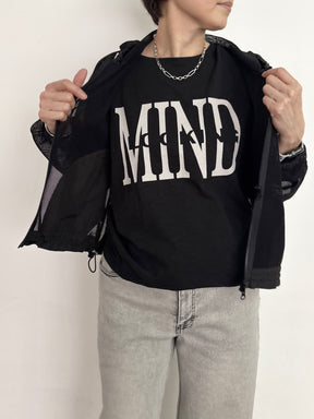 肩タックドレープロゴTシャツ