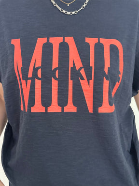 肩タックドレープロゴTシャツ