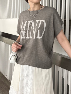 肩タックドレープロゴTシャツ