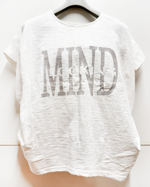肩タックドレープロゴTシャツ