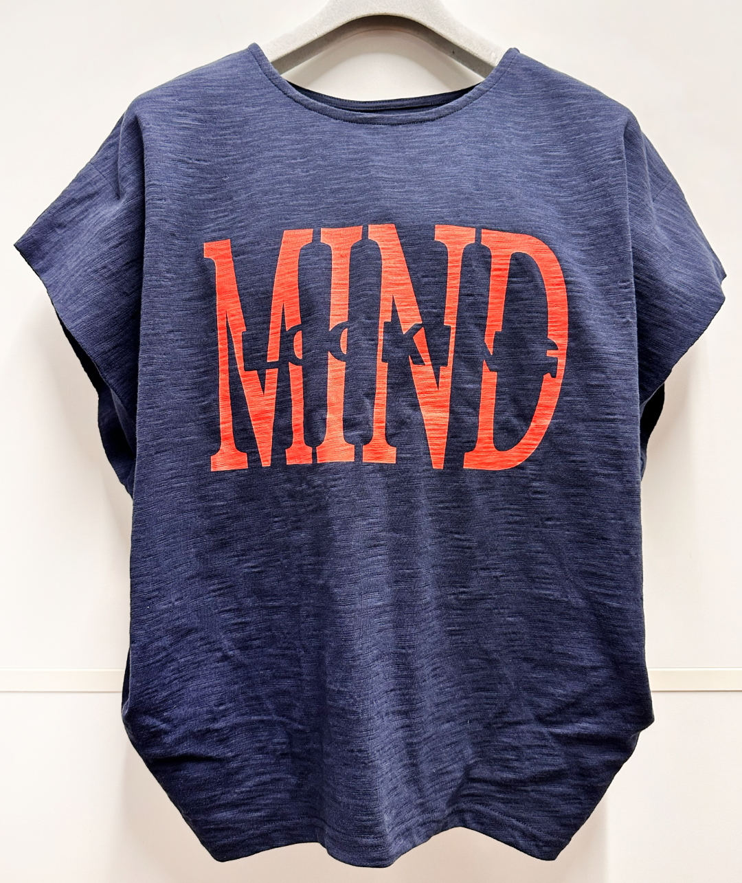肩タックドレープロゴTシャツ