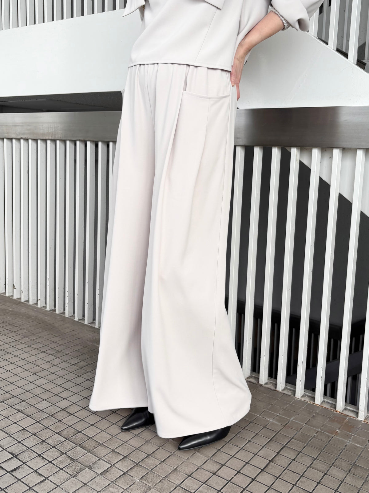 ポケットタックパンツ