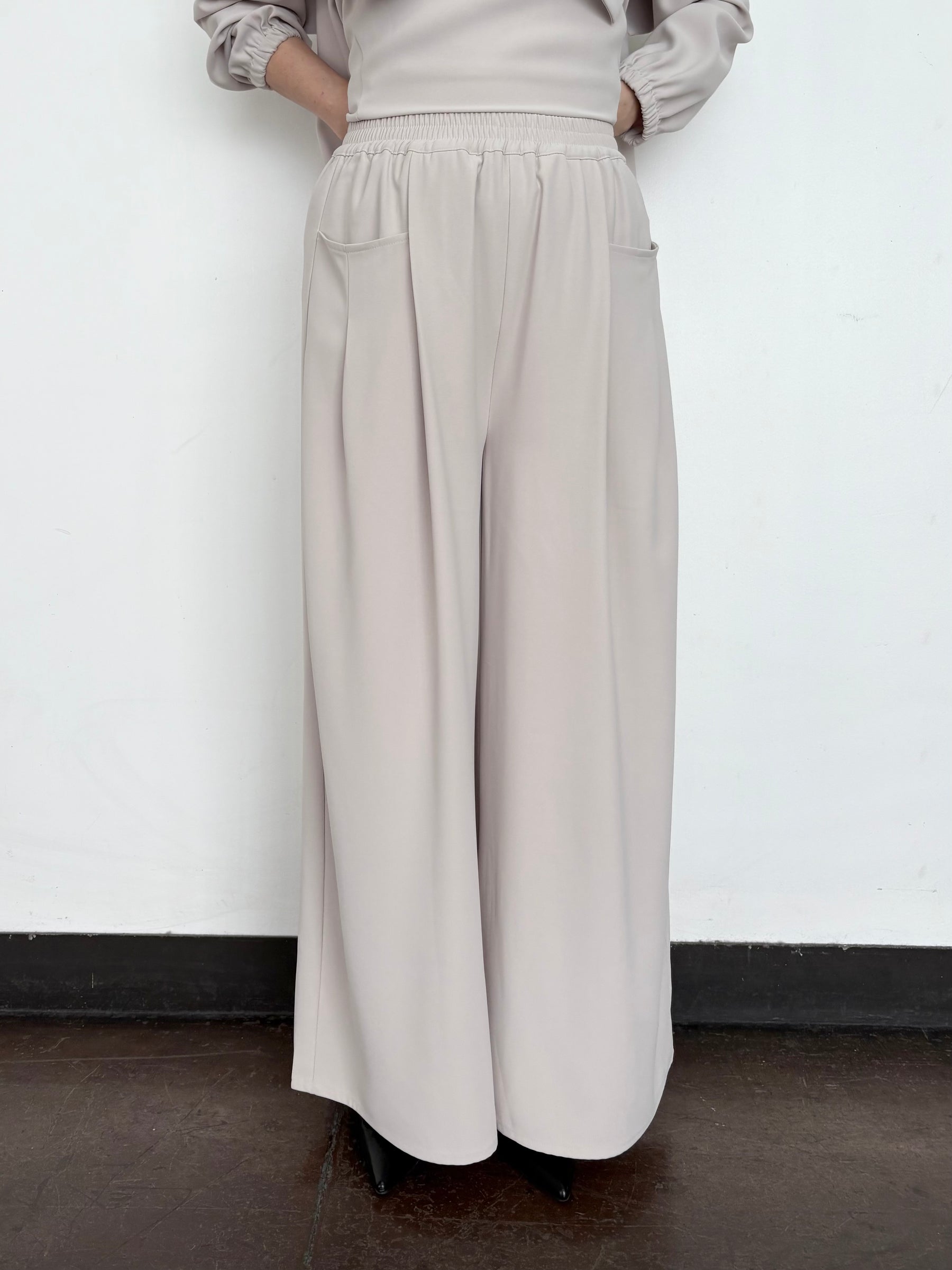 ポケットタックパンツ