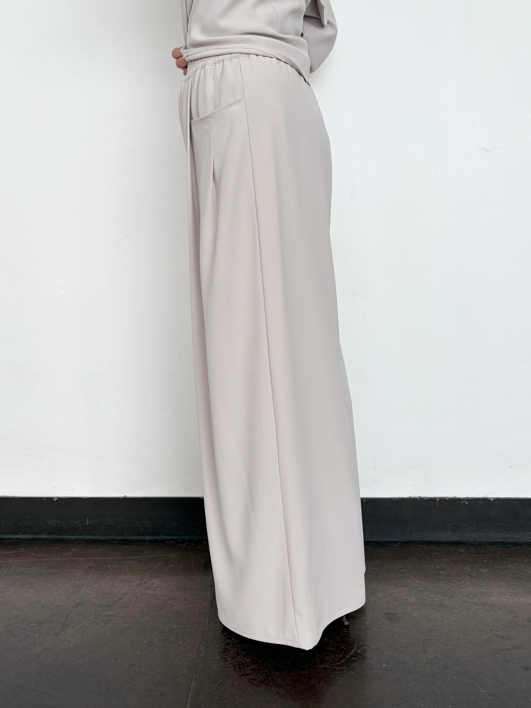 ポケットタックパンツ