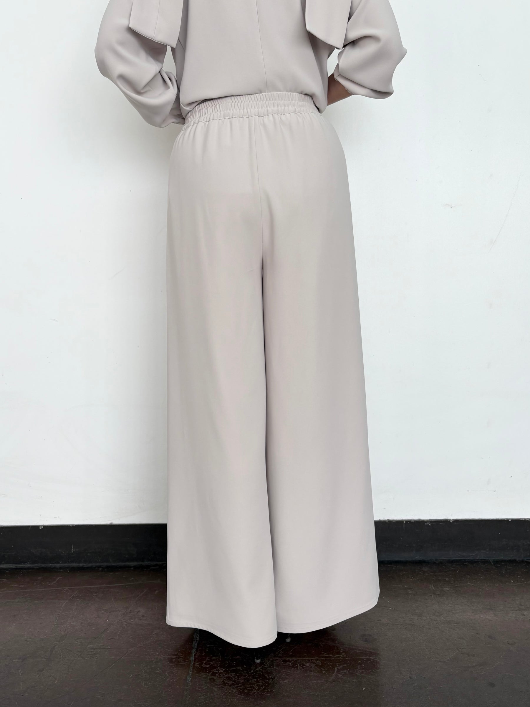 ポケットタックパンツ