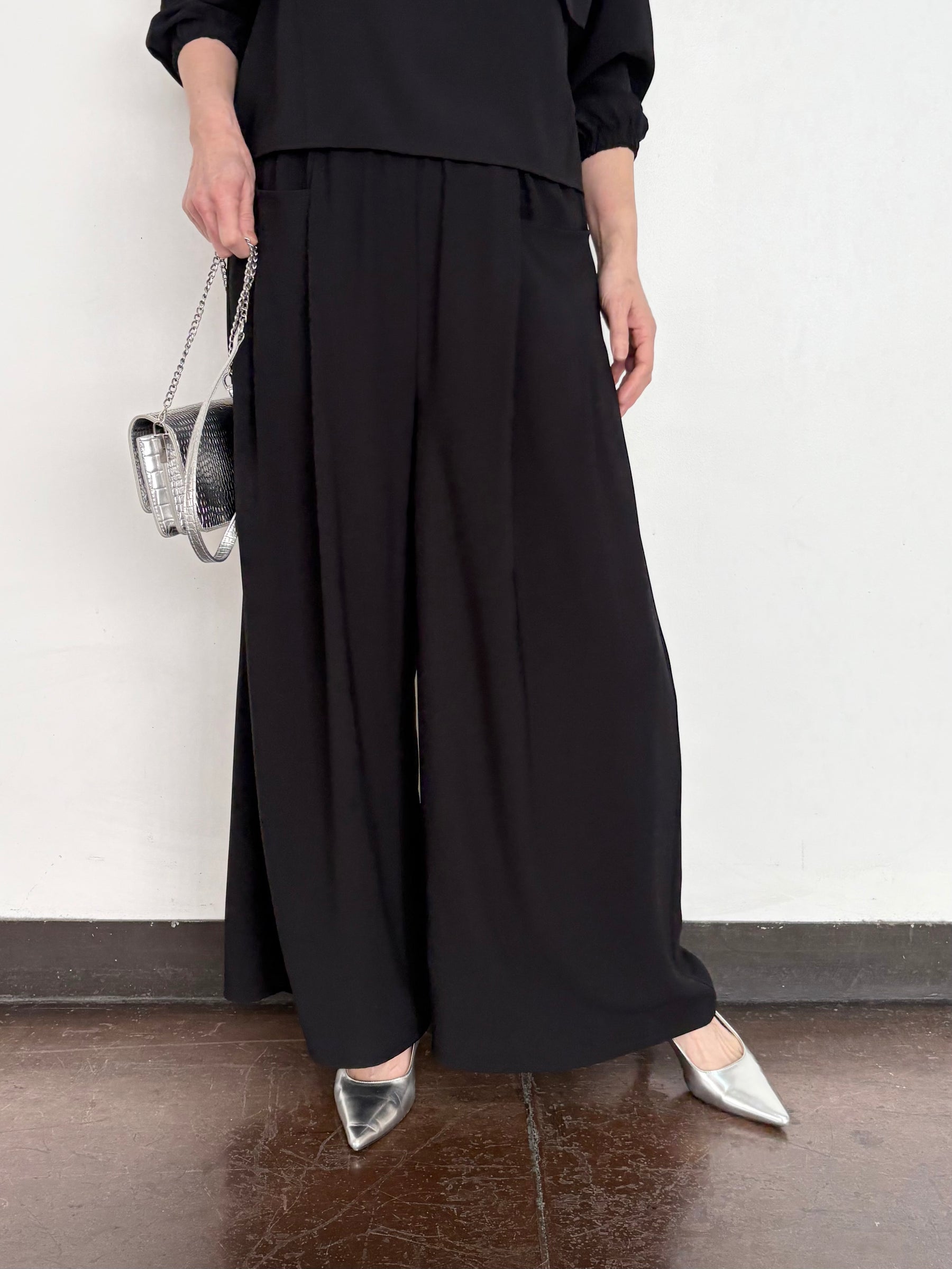 ポケットタックパンツ