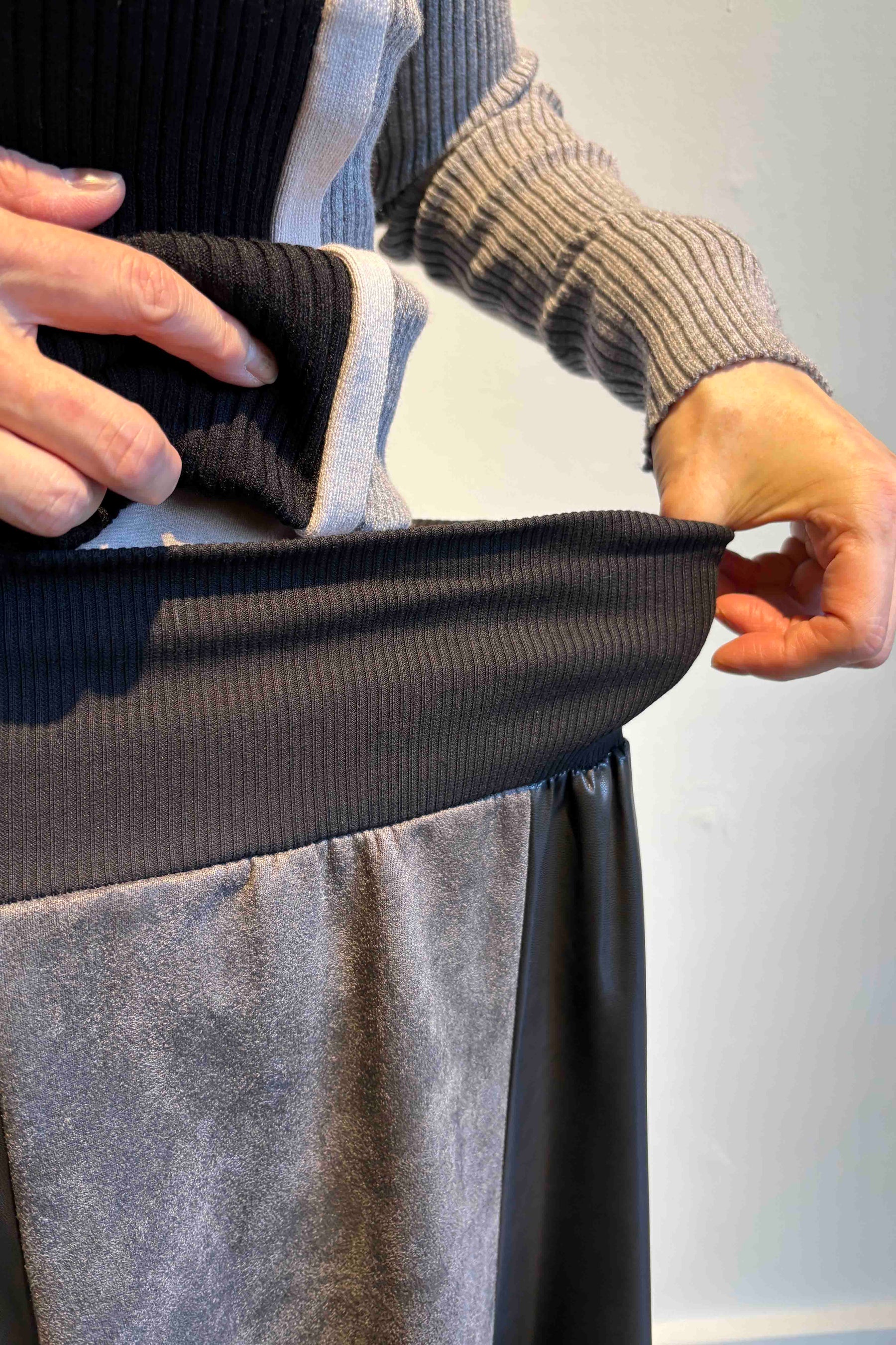 エコレザー＆スウェードハギスカート