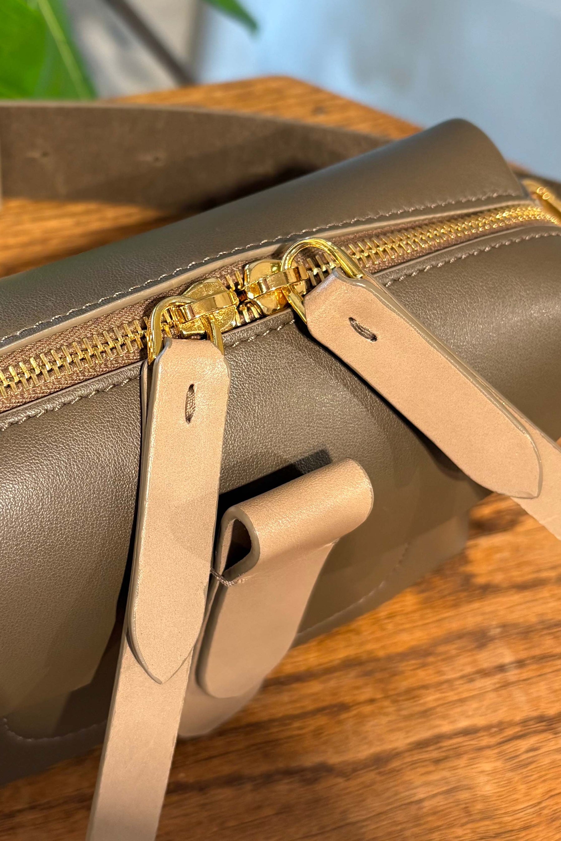 POSHY レザーショルダーBAG
