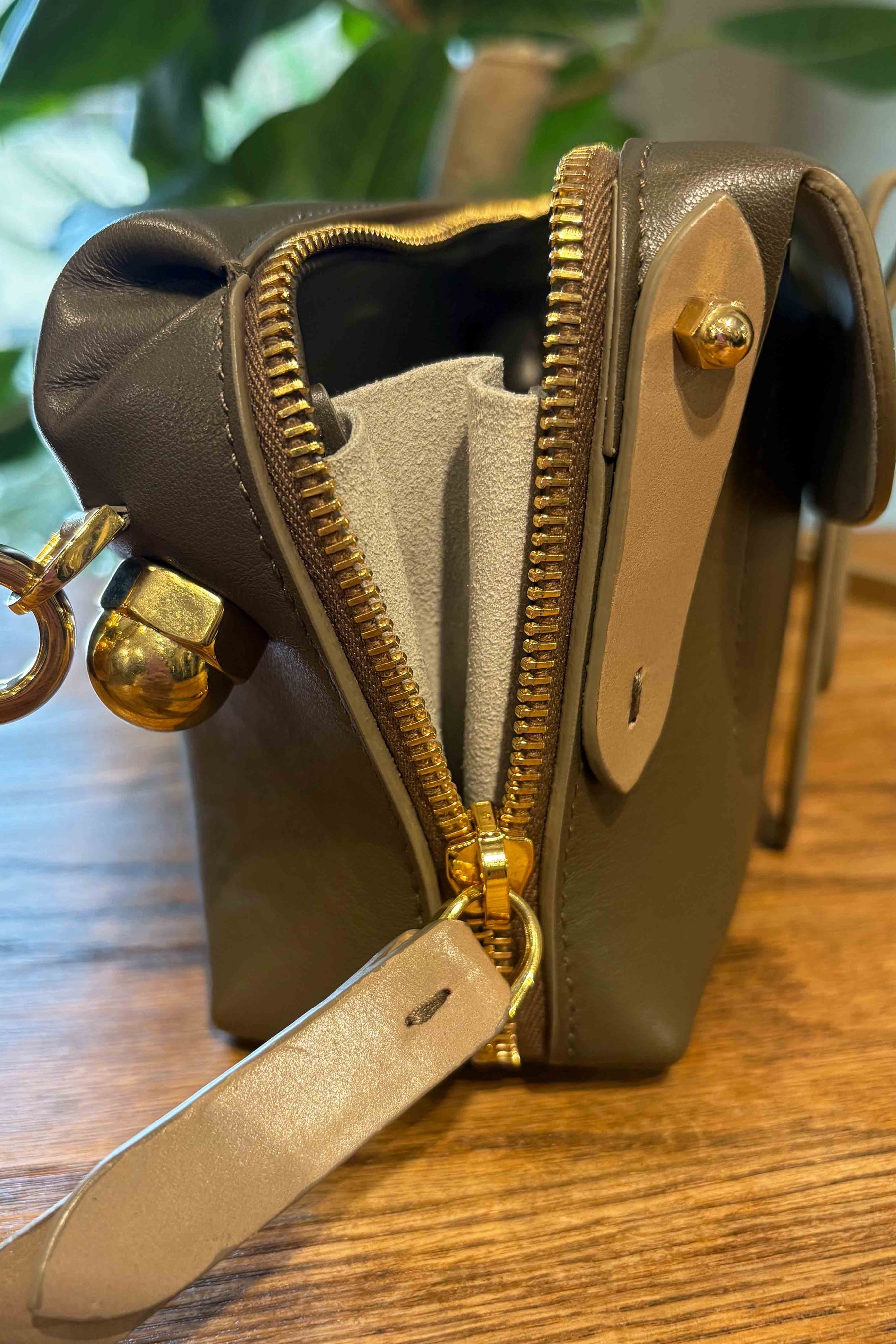 POSHY レザーショルダーBAG