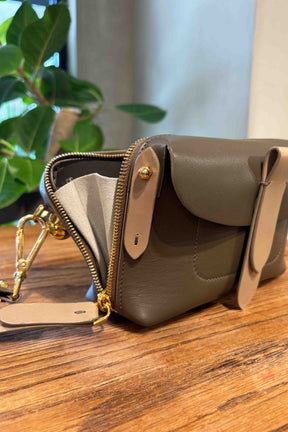 POSHY レザーショルダーBAG