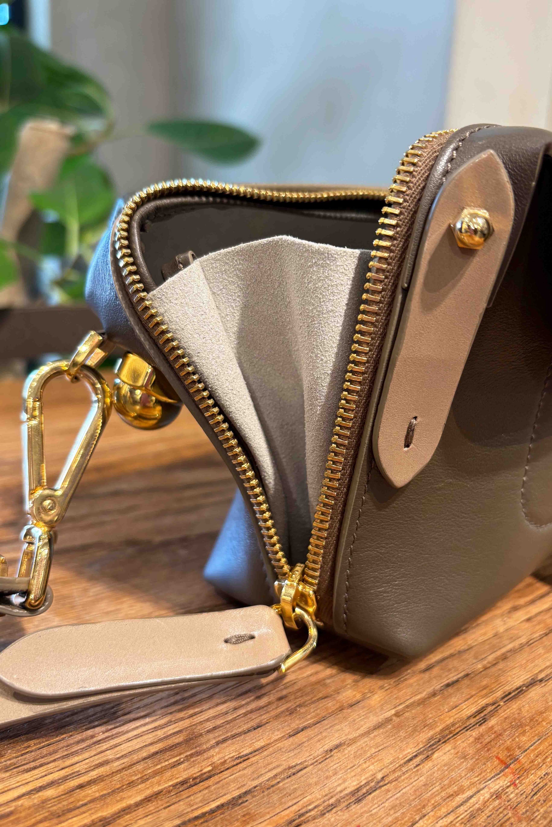 POSHY レザーショルダーBAG