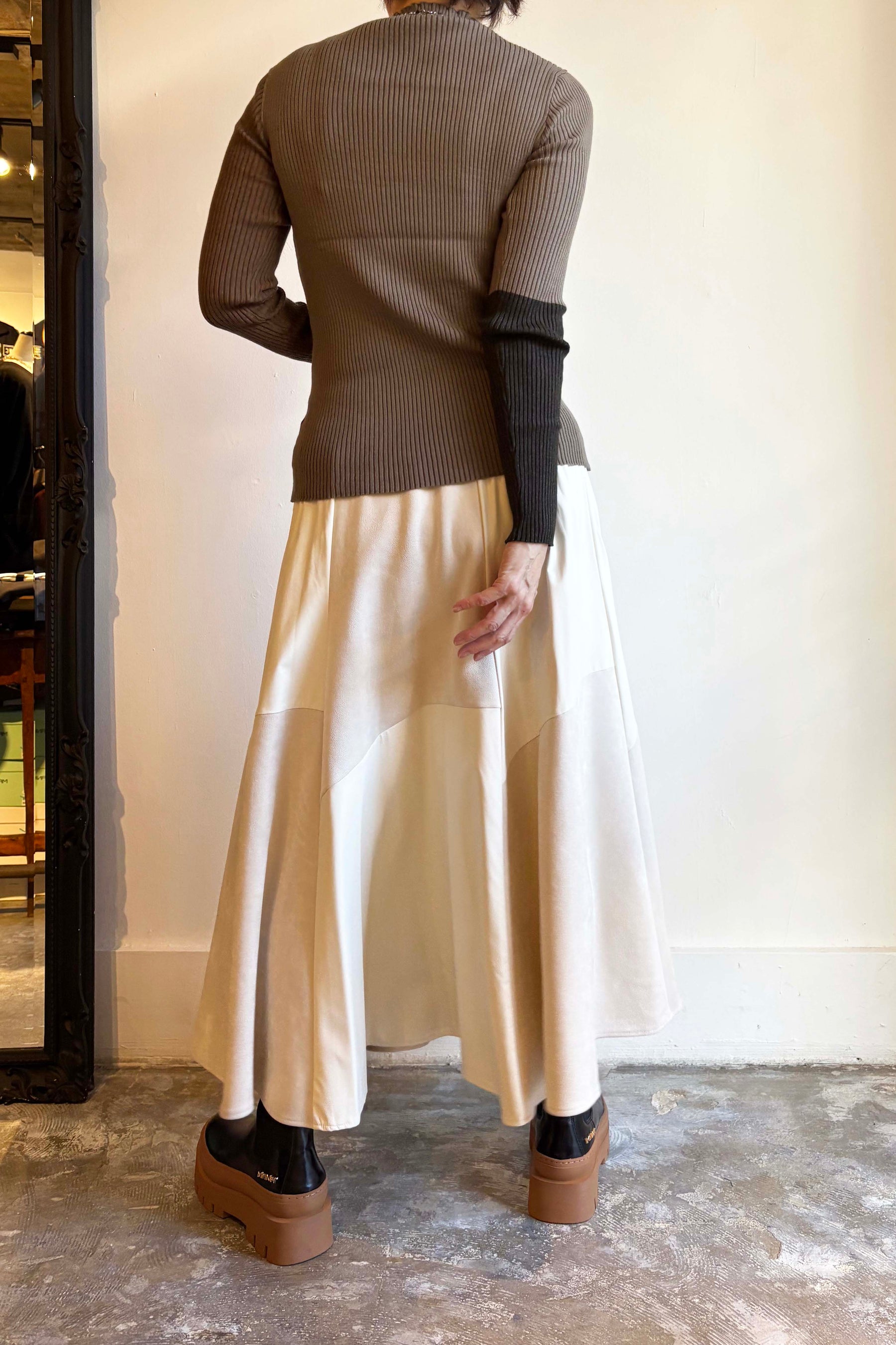 エコレザー＆スウェードハギスカート