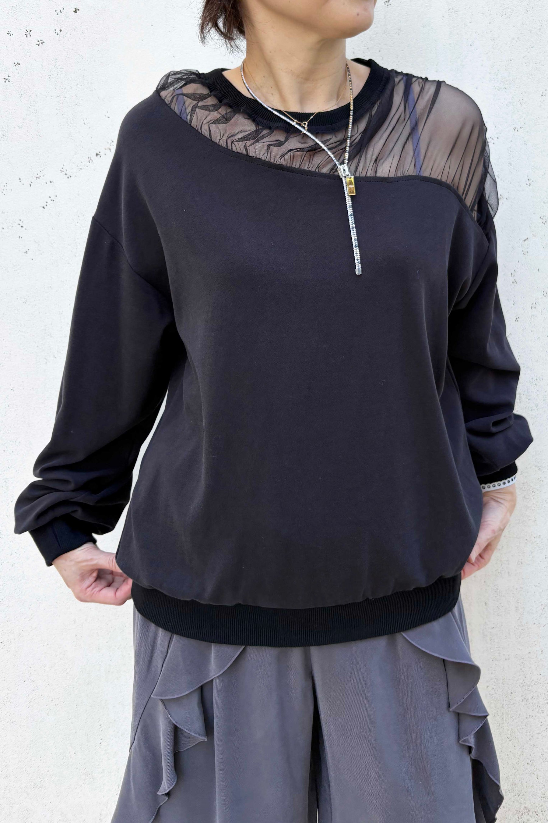 デコルテシアートップス