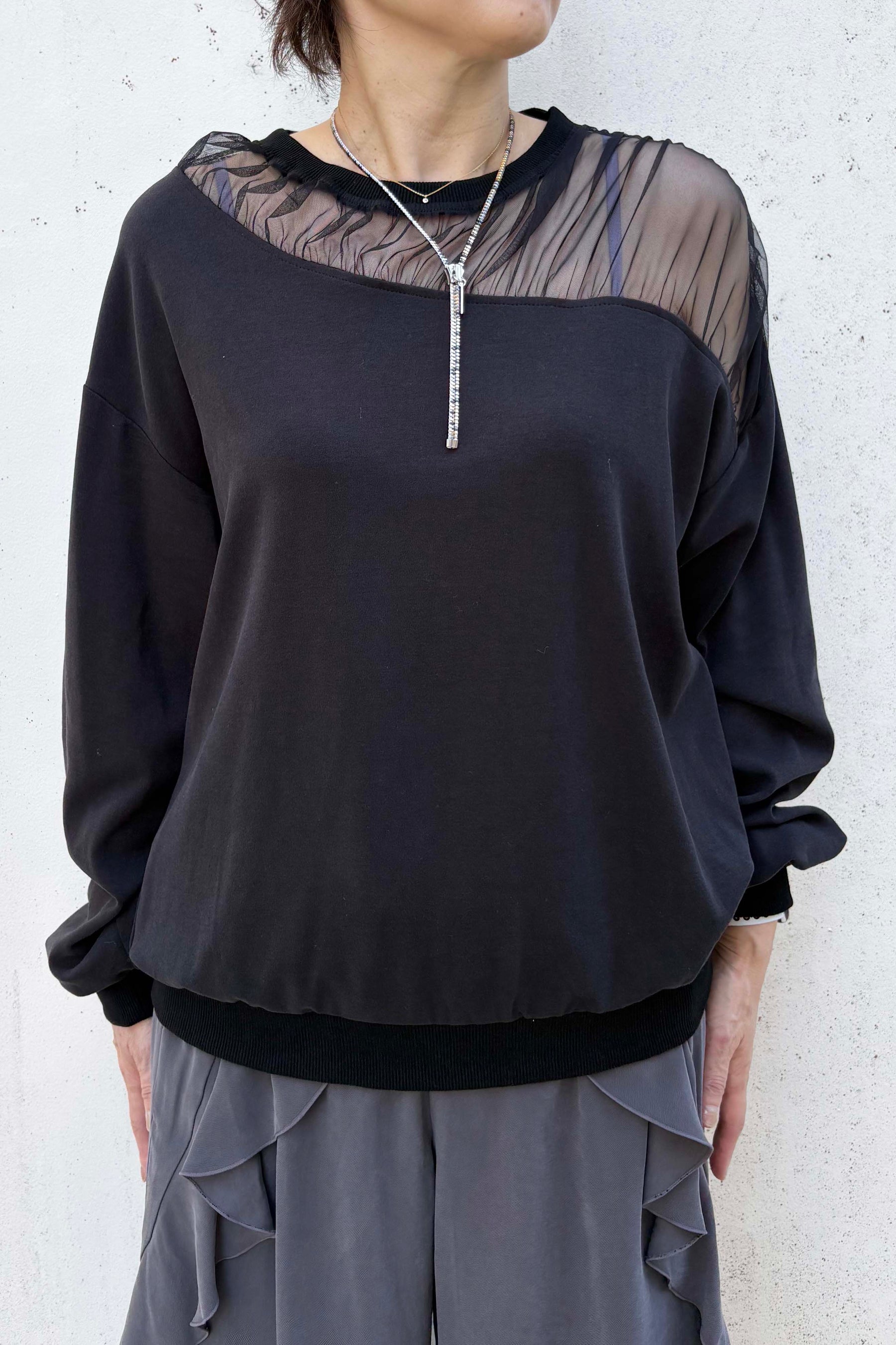 デコルテシアートップス