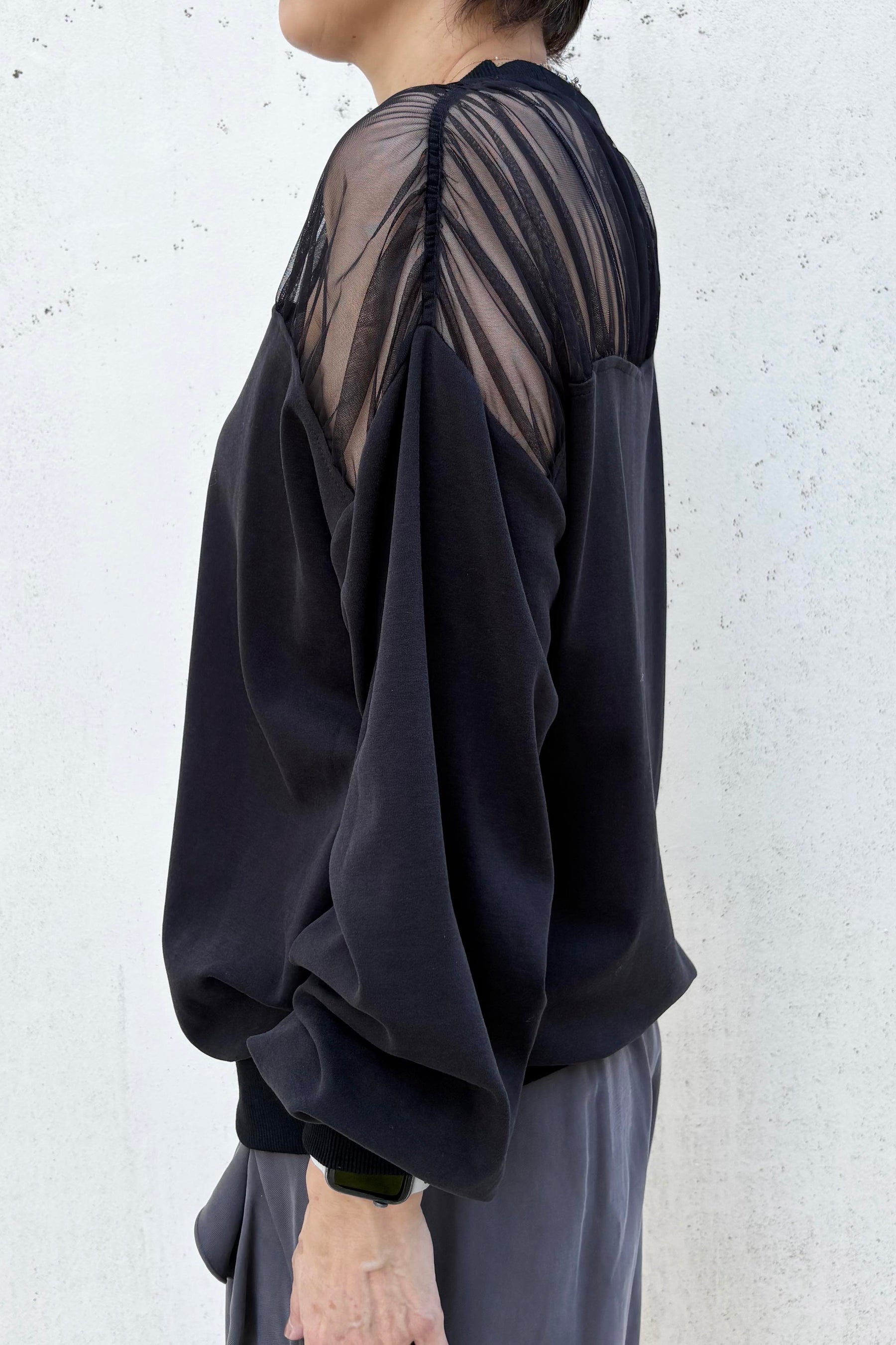 デコルテシアートップス