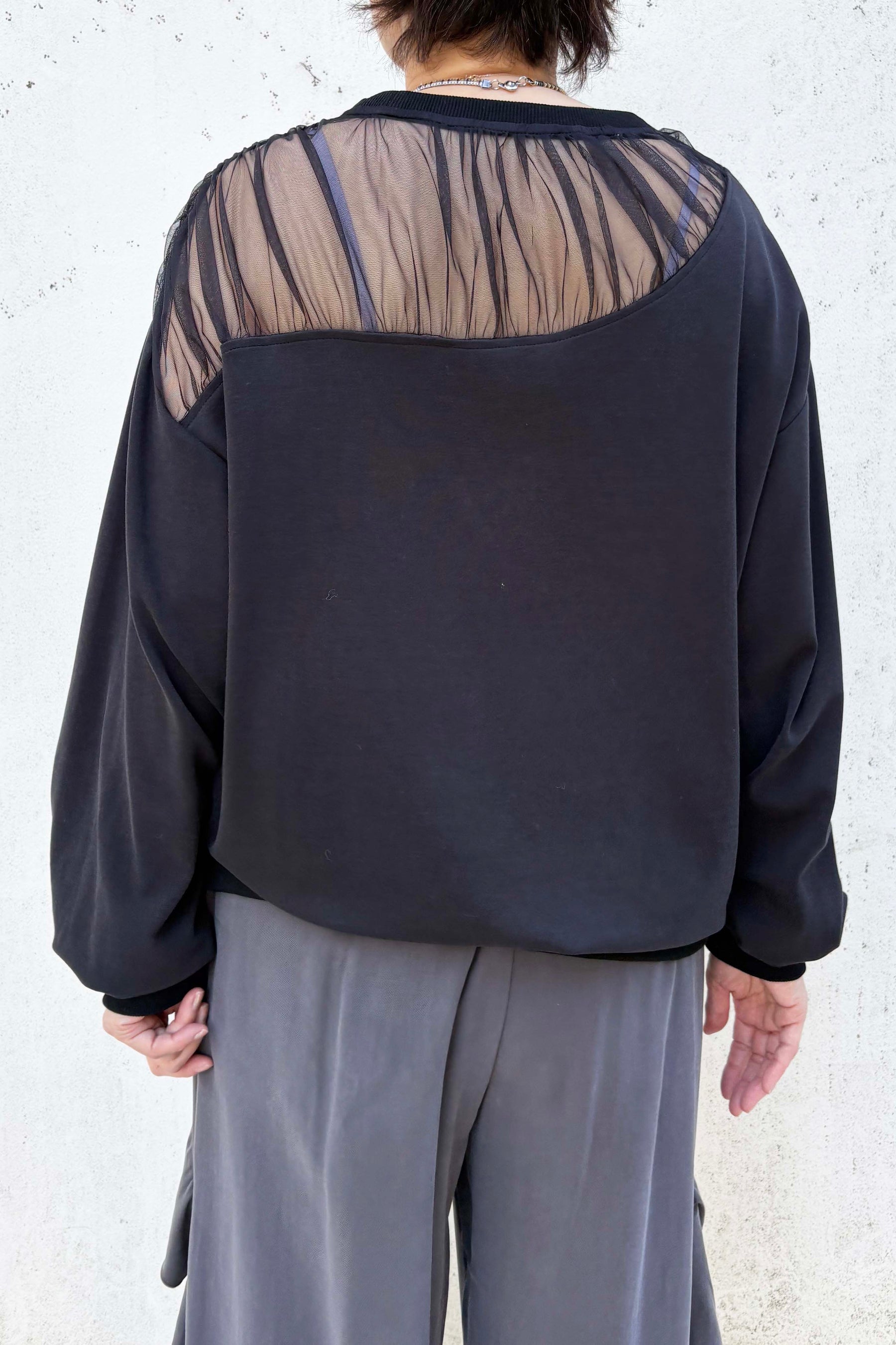 デコルテシアートップス