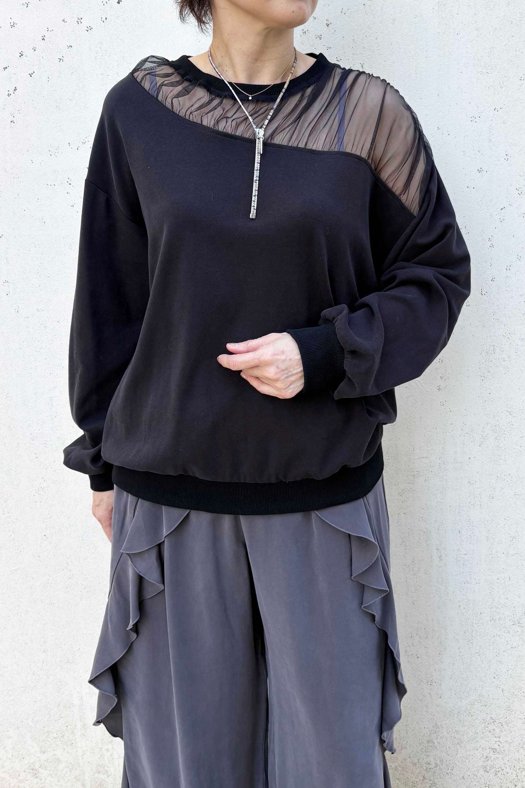 デコルテシアートップス