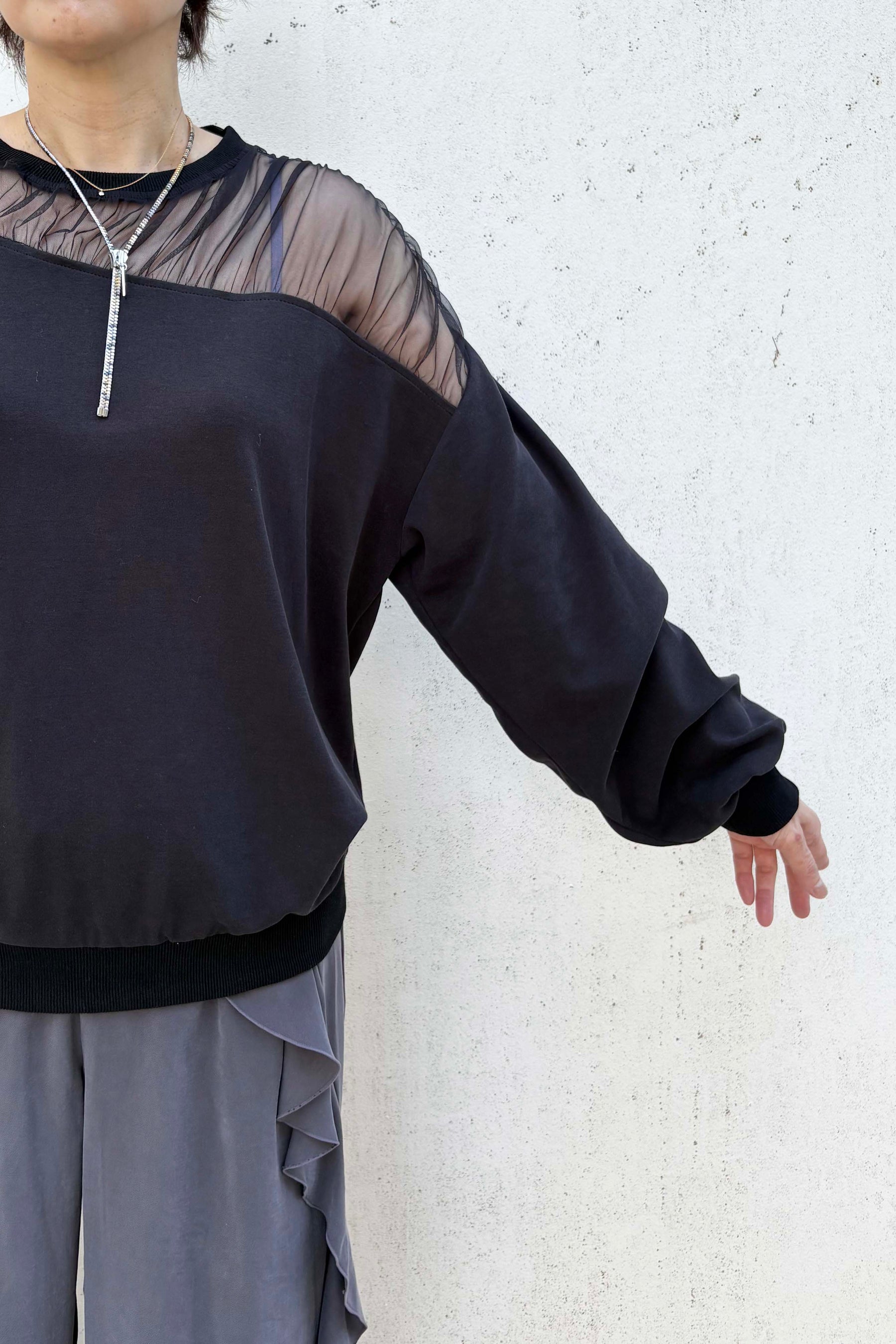 デコルテシアートップス