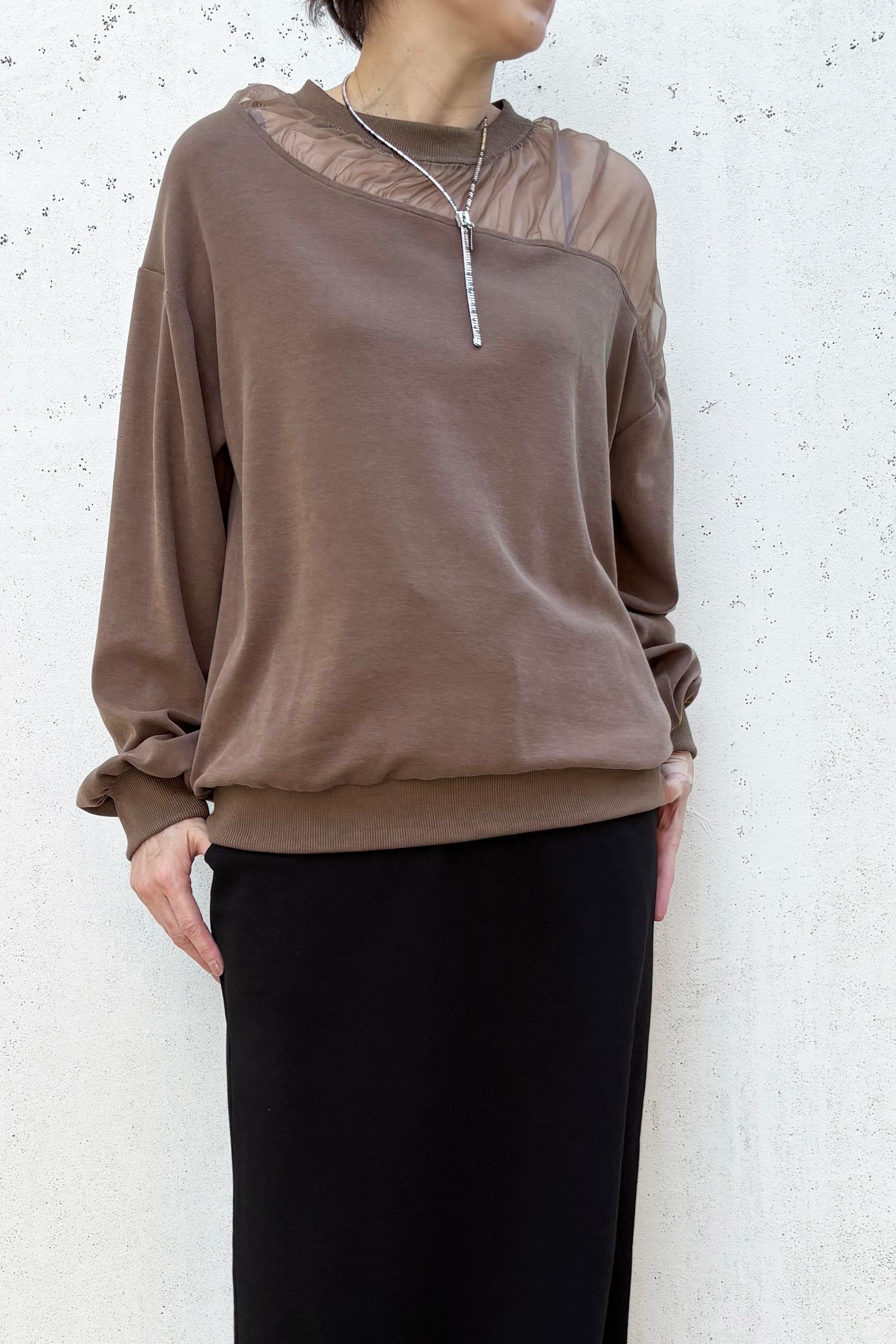 デコルテシアートップス