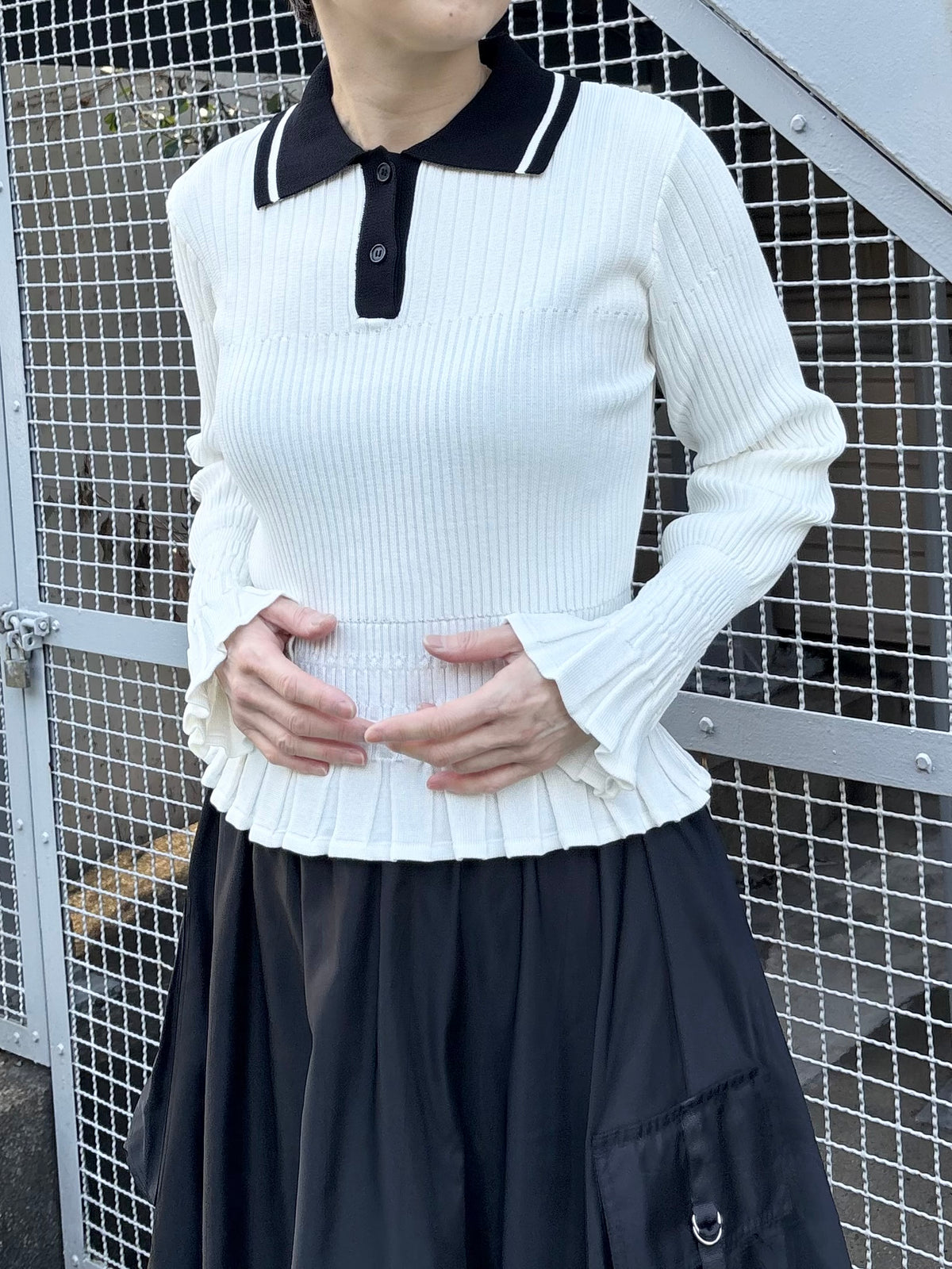 ランダムリブフリルポロニット