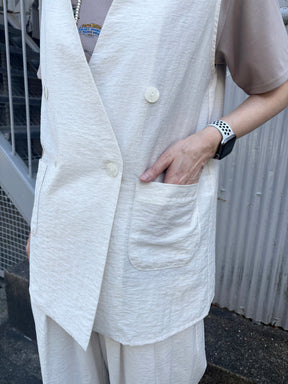 ノーカラーダブルベスト