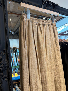 タックパンツ