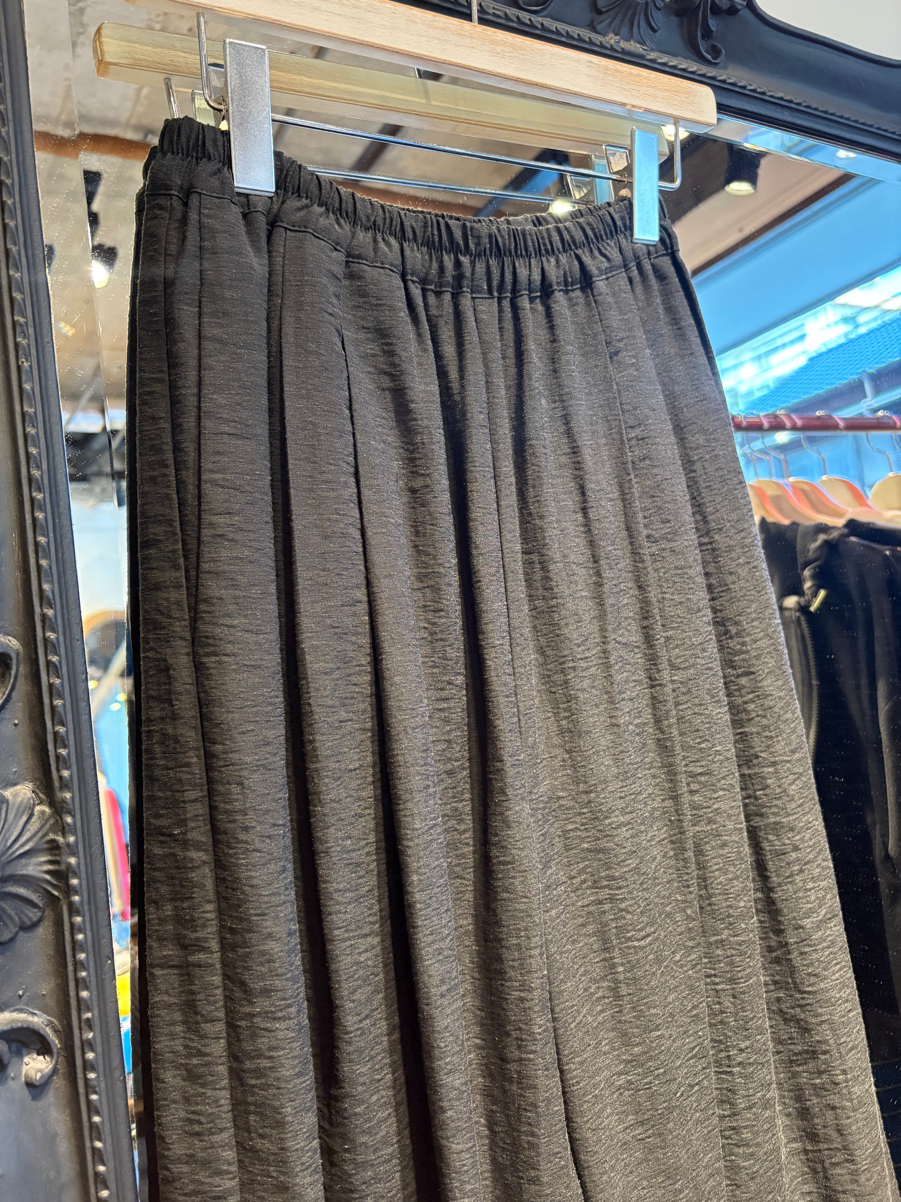 タックパンツ