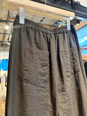 タックパンツ