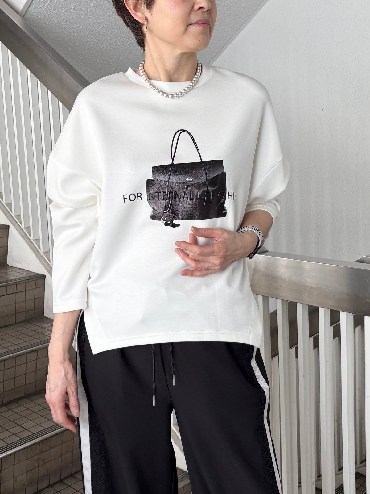 バッグロゴ長袖トップス