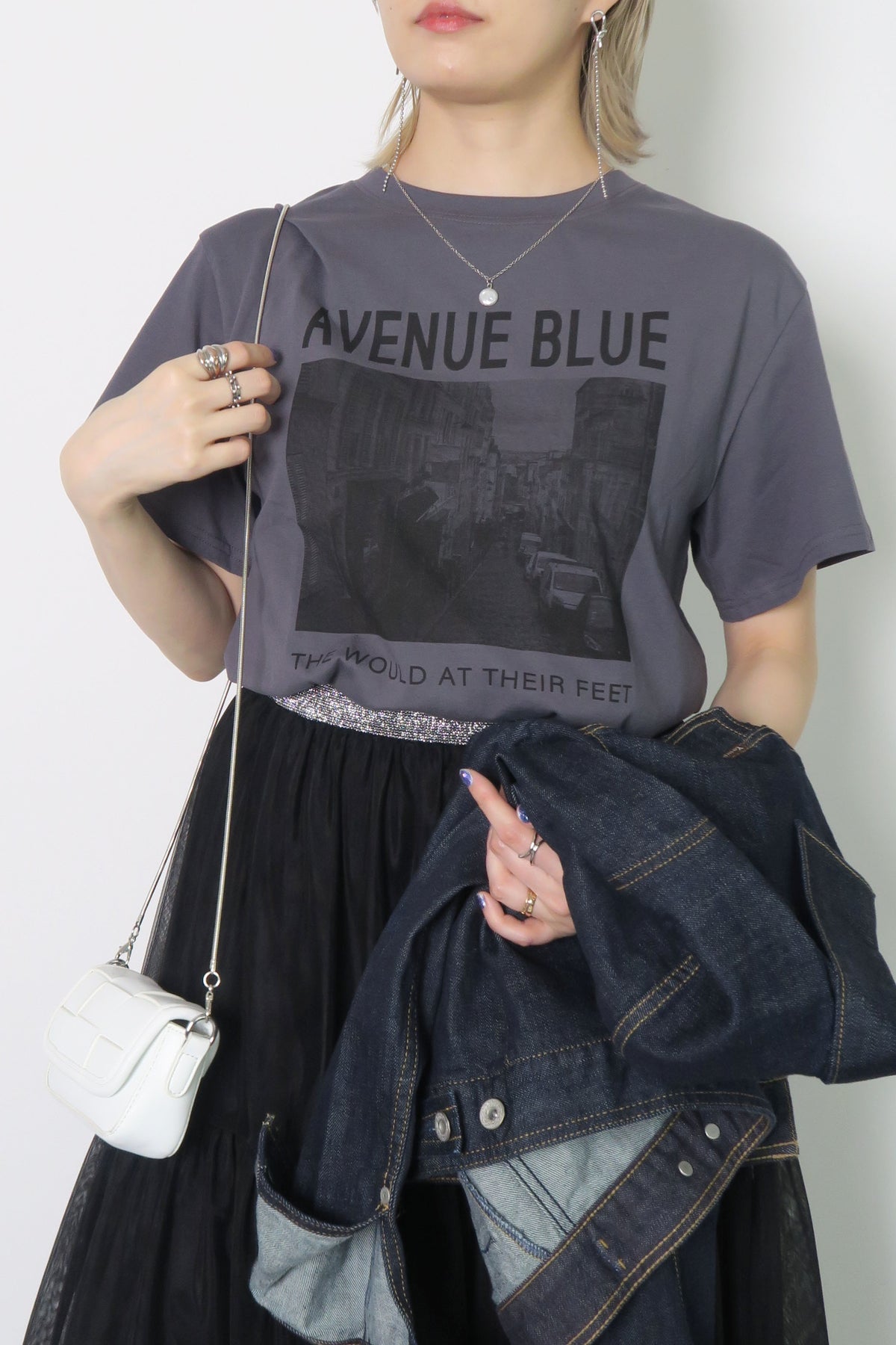 AVENUE BLUE Tシャツ