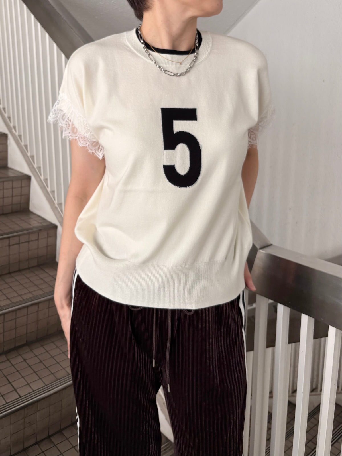 ｢５｣ロゴインターシャフレンチレース袖ニット