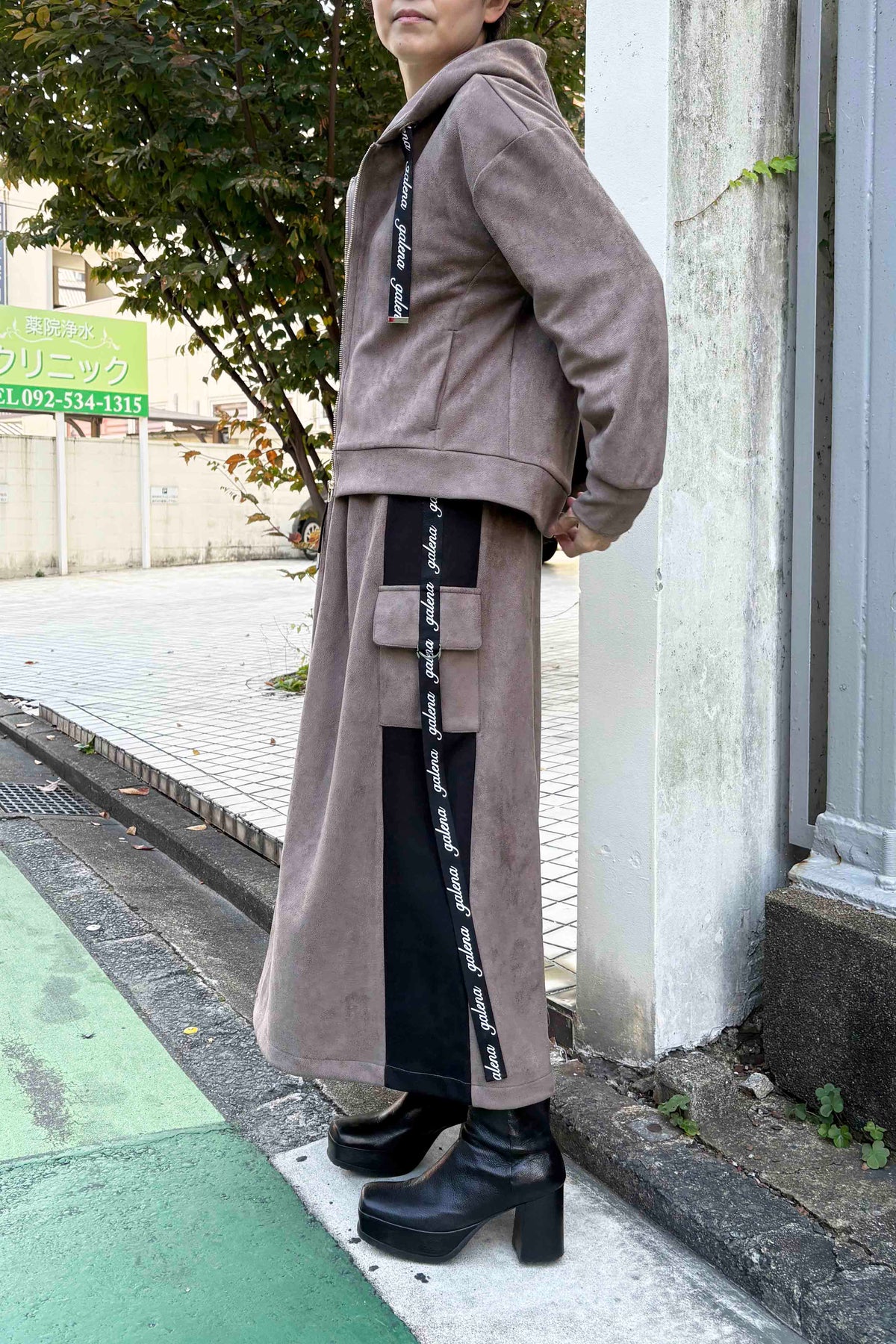 バックフレアスエードパーカー