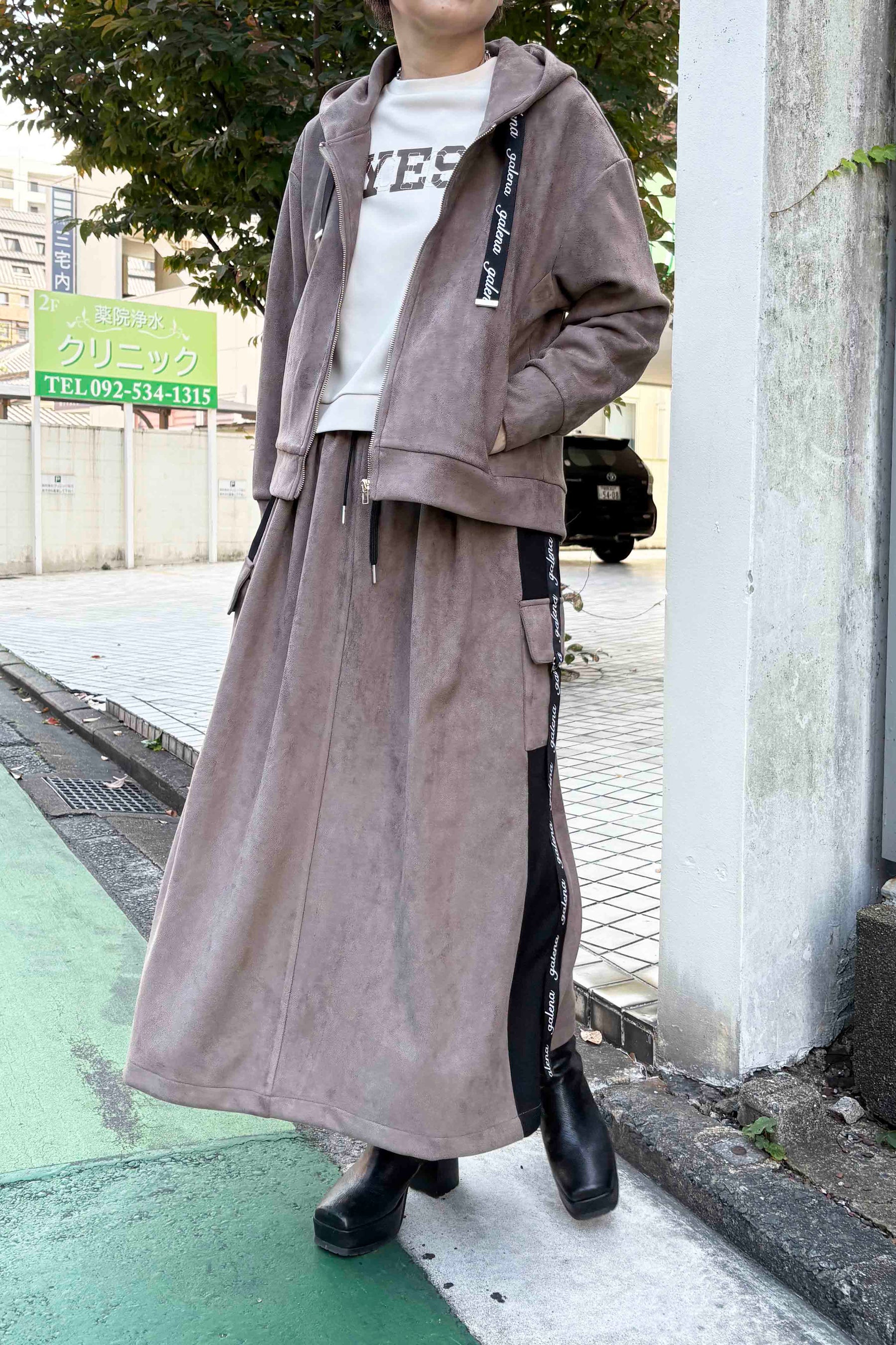 バックフレアスエードパーカー