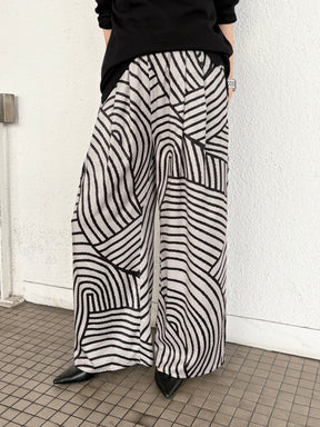 モダンアートライン柄タックパンツ