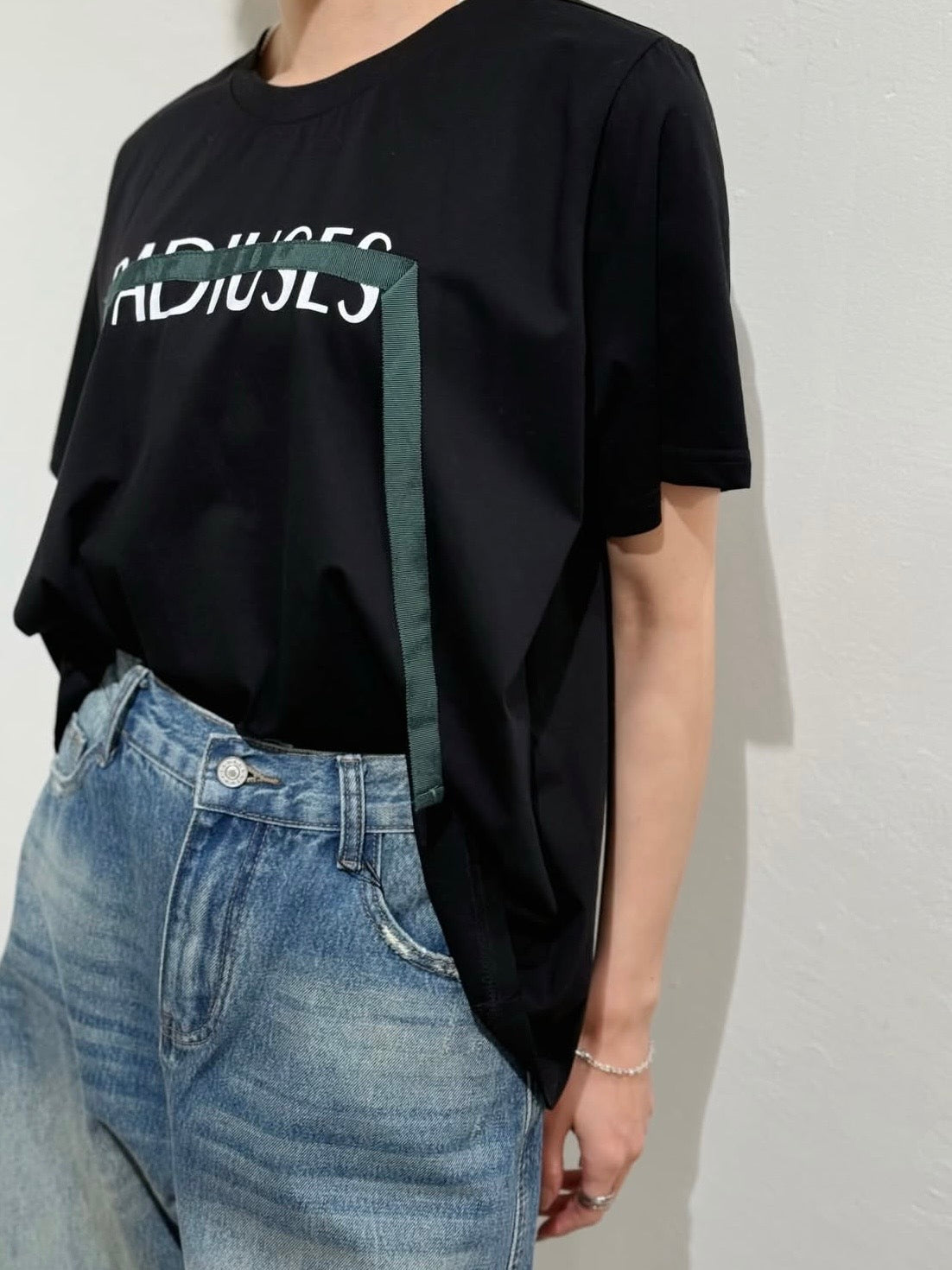 ロゴテープTシャツ.