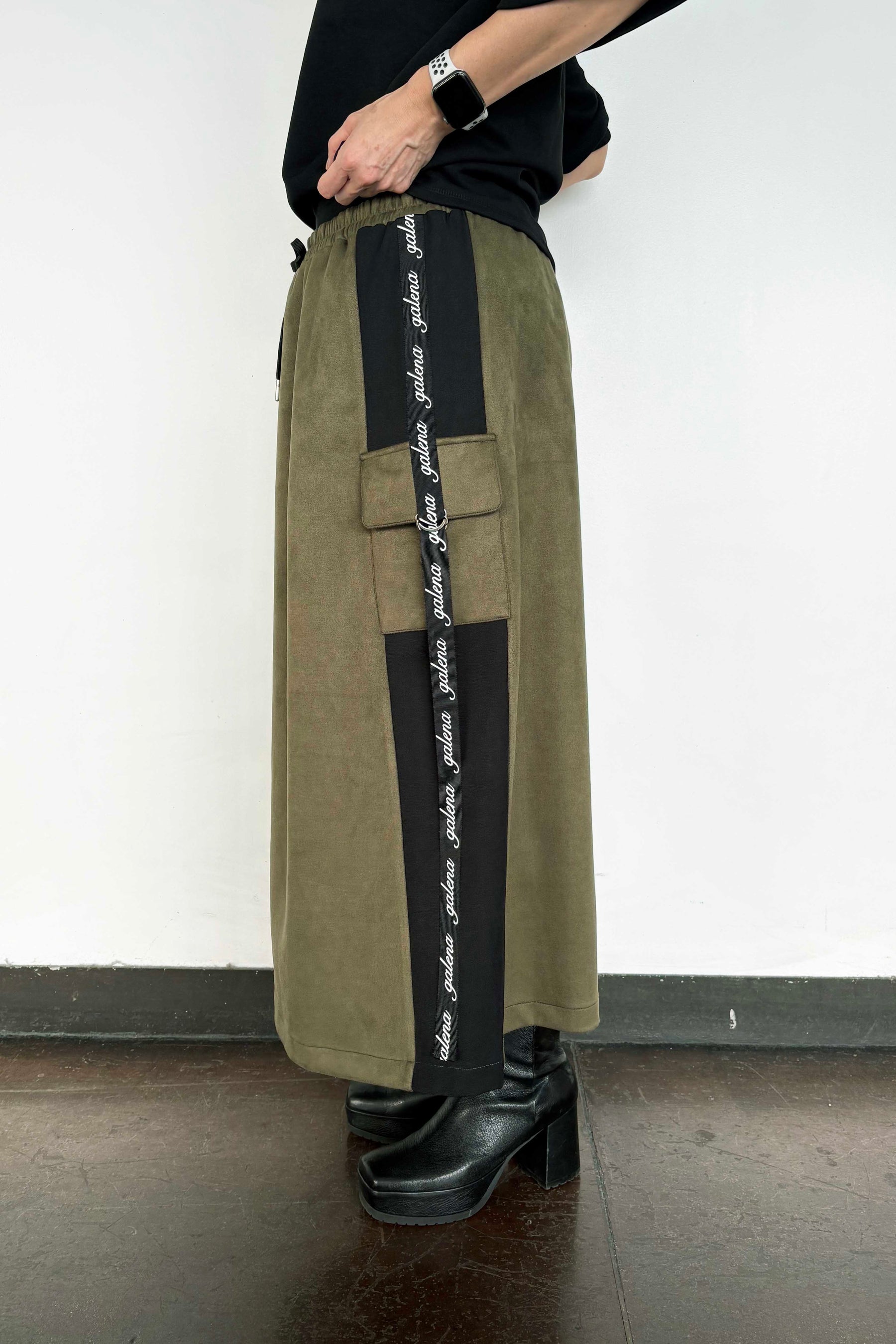 フェイクスエードカーゴスカート