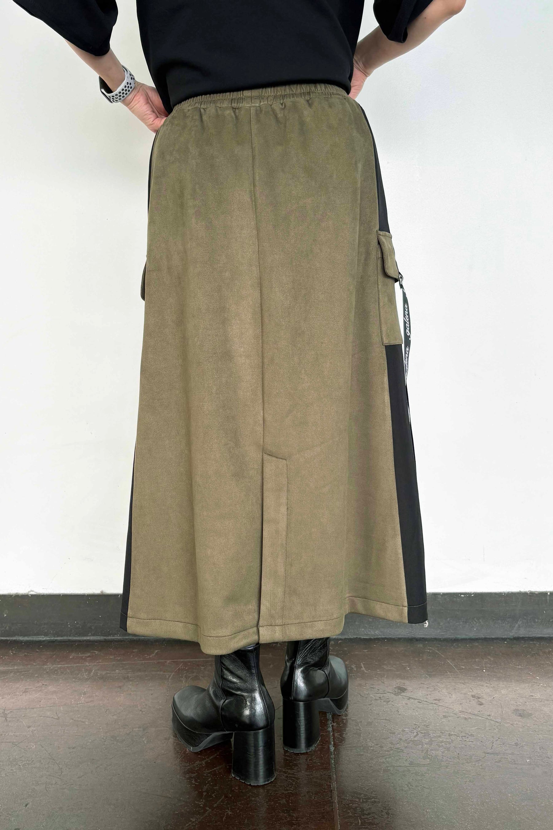 フェイクスエードカーゴスカート