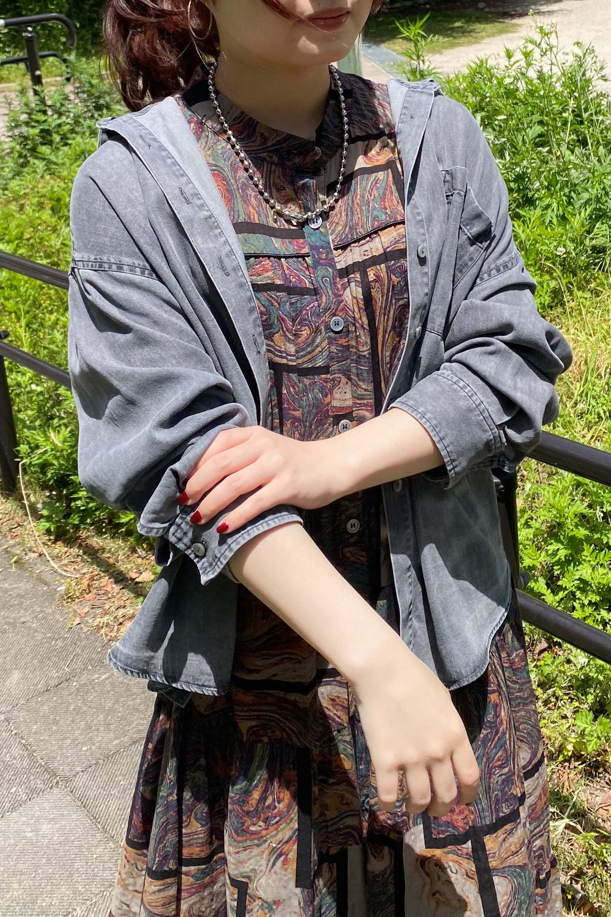 バックボタンデニムシャツ