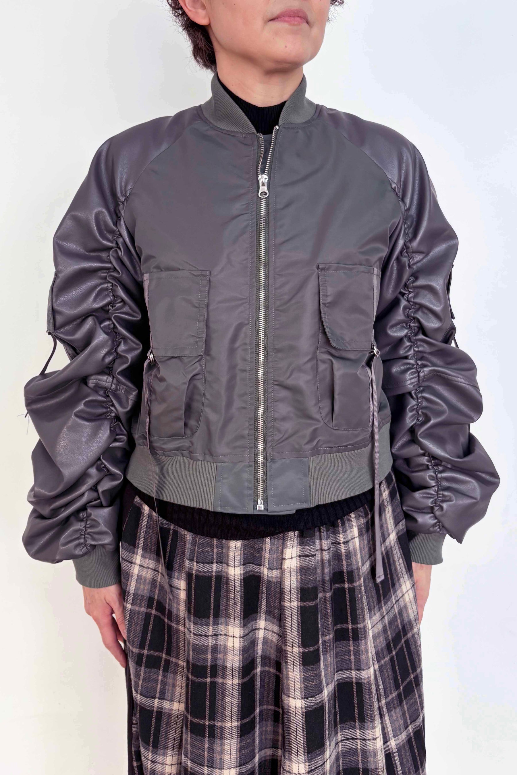 ボンバーフライトジャケット