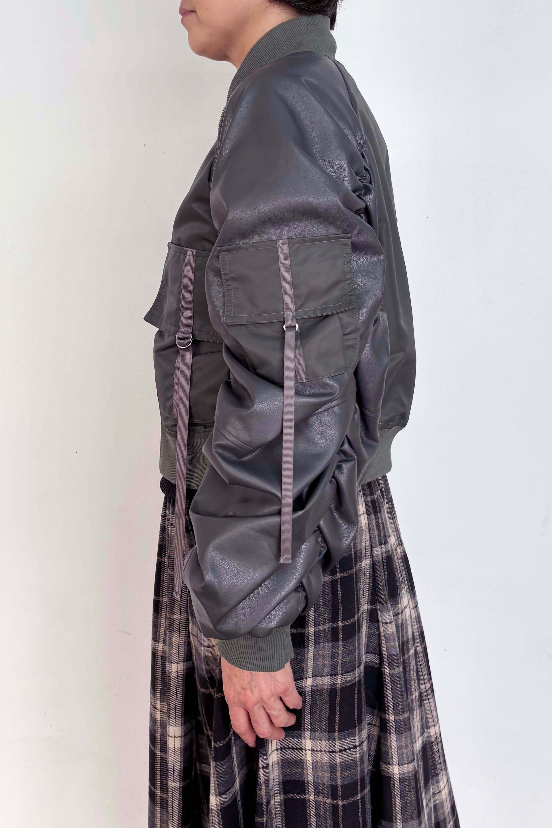 ボンバーフライトジャケット