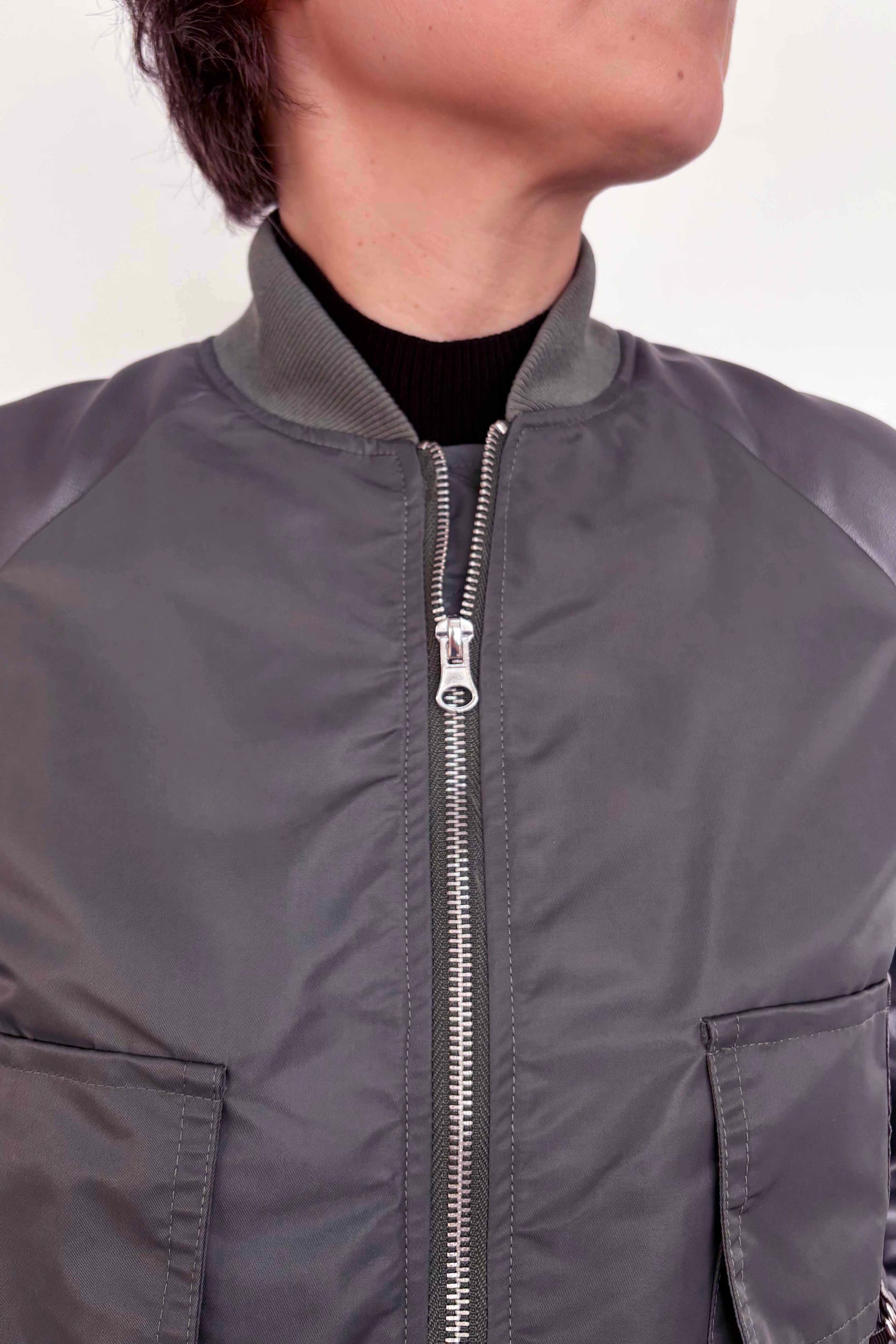 ボンバーフライトジャケット