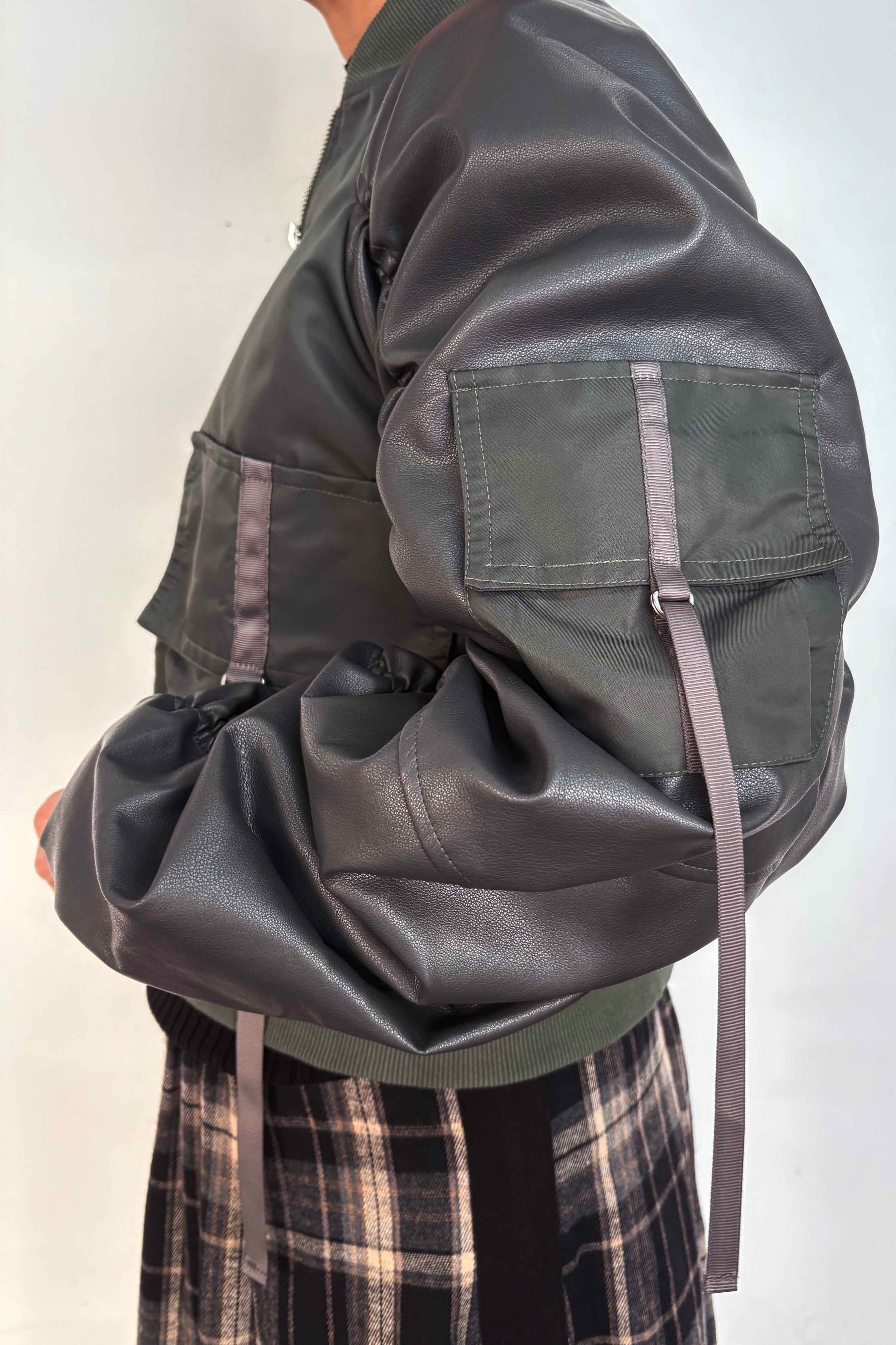 ボンバーフライトジャケット