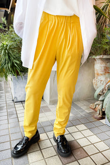 テーパードパンツ