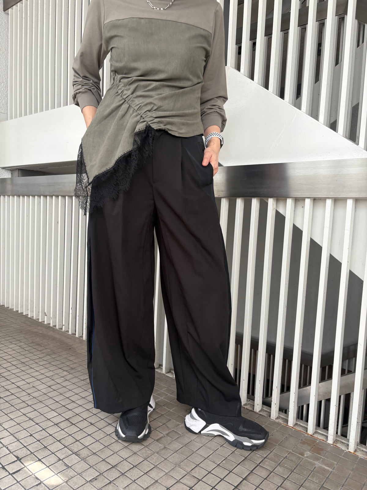 レザースイッチングコクーンワイドパンツ | LEATHER SWITCHING COCOON WIDE PANTS