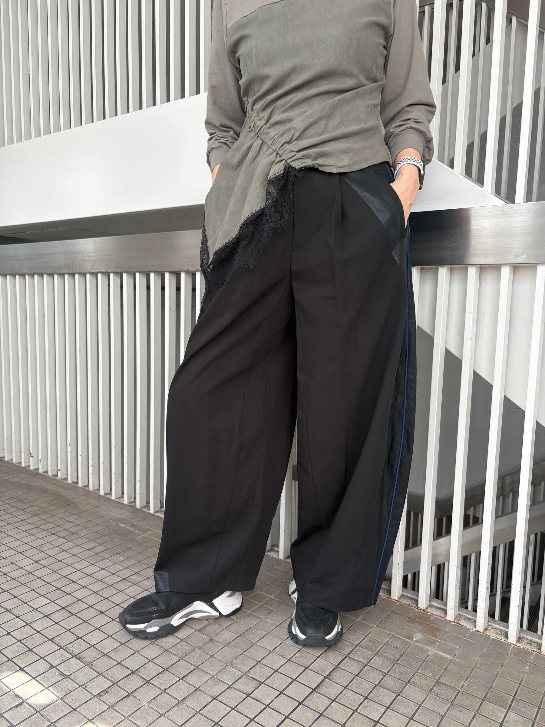 レザースイッチングコクーンワイドパンツ | LEATHER SWITCHING COCOON WIDE PANTS