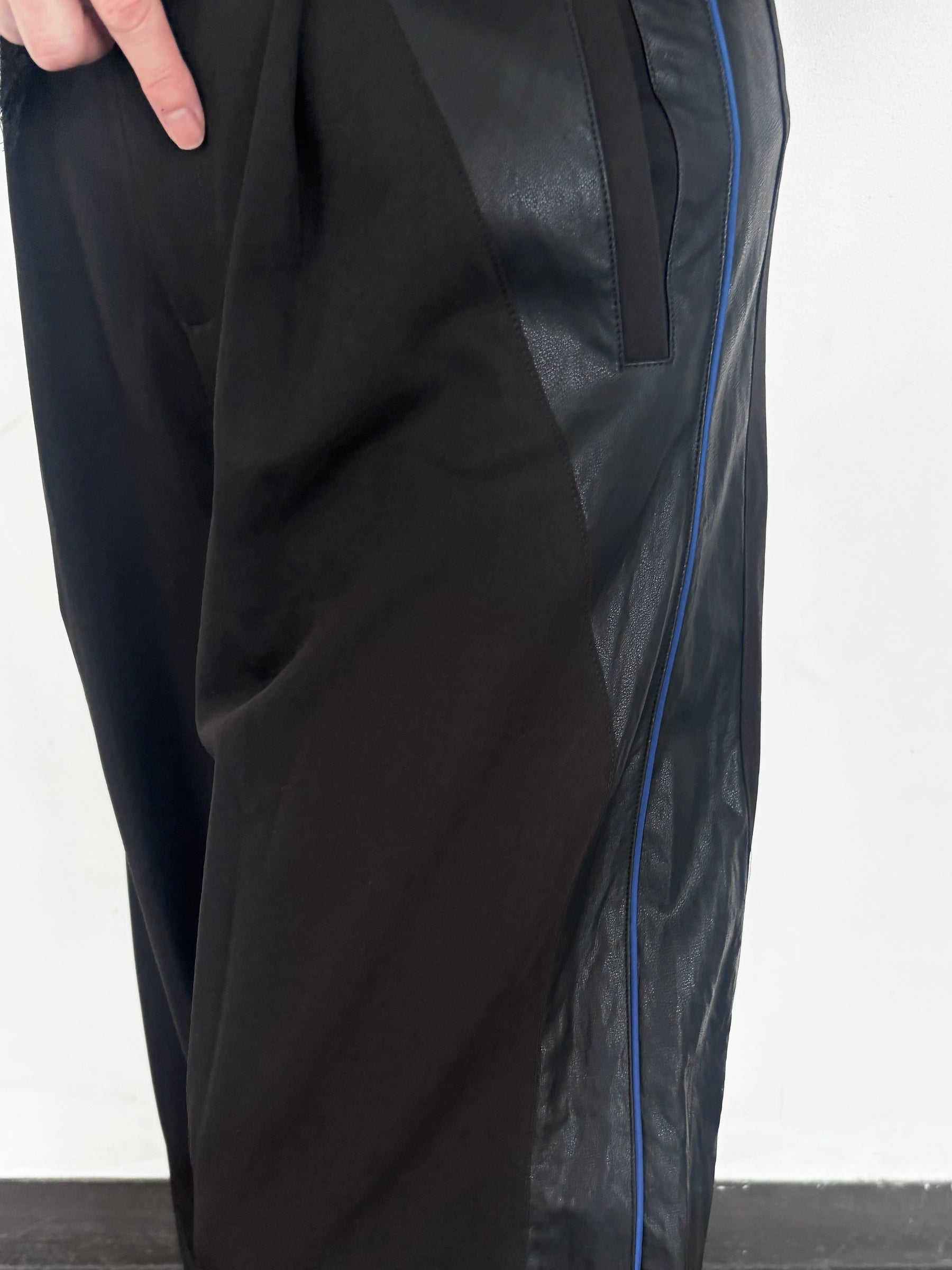 レザースイッチングコクーンワイドパンツ | LEATHER SWITCHING COCOON WIDE PANTS