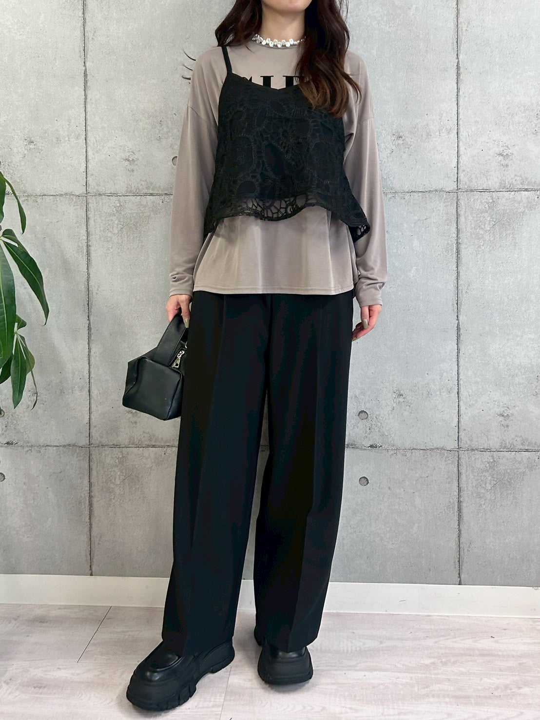 カーブポケットタックワイドパンツ